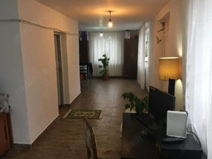 Vila de vanzare cu 5 dormitoare, 2 bai, bucatarie separata