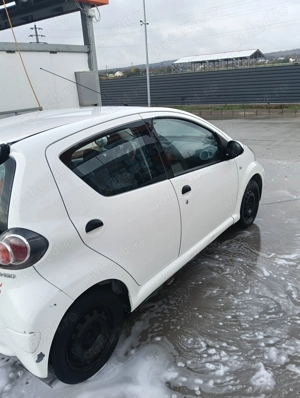 Vând Toyota Aygo 1.0 benzină 2009 - imagine 4