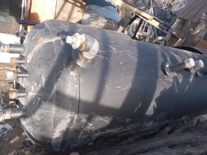 vând butelii de gpl ,compresor si multe scule,lichidez un ateluer marecu de toate menghine,chei deță