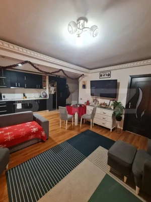 Apartament cu 3 camere, 64 mp utili, parcare inclusa in pret, zona Terra - imagine 3