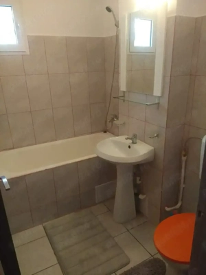 Inchiriez camera pentru o fata  - imagine 3