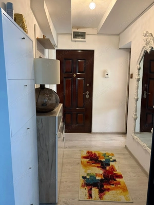 Vând apartament cu 2 camere în zona piața mica - imagine 5