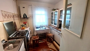 Apartament 2 camere decomandat etaj 1 Cetate - imagine 2