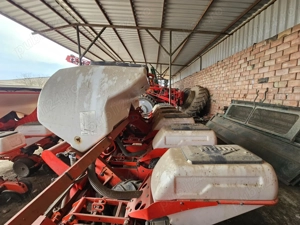 Vand semantoare Khun Maxima II cu buncar de fertilizare , 8 randuri.-2 buc - imagine 3