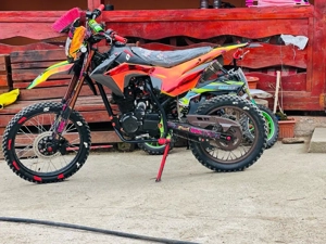    Motocicletă Dirt Bike 150cc de vânzare   Aspect agresiv și performanță puternică   