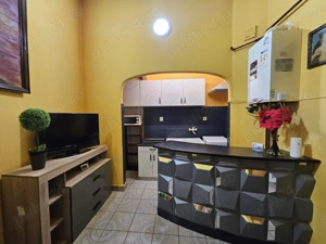 Proprietar, vand ap 2 camere Arad, ultra-central, etaj 1, mobilat si utilat