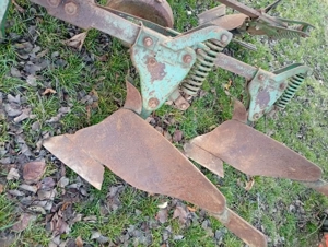 Vand pluguri reversibile 