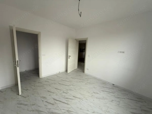 Bloc nou. Gradina proprie. Terasa mare. Bucatarie inchisa. Debara. - imagine 11