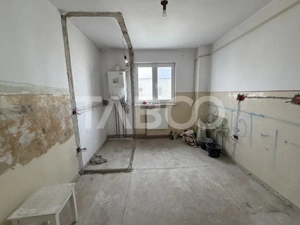 Apartament 2 camere semidecomandat balcon aer conditinat 13 Decembrie  - imagine 4