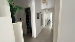 Apartament 3 camere. Bucatarie inchisa. Etaj 1. Decomandat. Bloc nou.Asfalt. 2 locuri parcare. - imagine 7