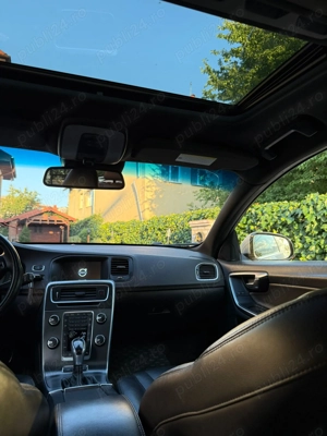 VOLVO V60 Plug-In-Hibrid AWD - imagine 4