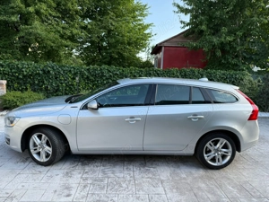 VOLVO V60 Plug-In-Hibrid AWD - imagine 2