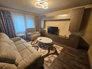 Apartament cu 4 camere de închiriat în Curtea de Argeș.