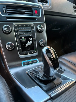 VOLVO V60 Plug-In-Hibrid AWD - imagine 5