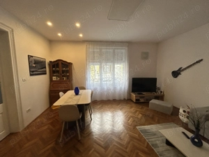 Vand apart.2 cam.centru(Episcopiei, matern),casa, st.209 mp, cu doar 1 fam.in curte.