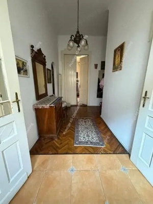 Apartament deosebit in Palat istoric 110 mp+ Balcon deschis- Piata Sf. Gheorghe - imagine 4