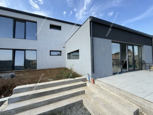Vila moderna cu structura metalica, tehnologie NZEB si piscina | Giarmata - imagine 18