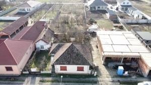 Casă demolabilă + teren 855 mp, front 19 ml, utilități complete – Giarmata Vii - imagine 4