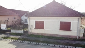 Casă demolabilă + teren 855 mp, front 19 ml, utilități complete – Giarmata Vii - imagine 3