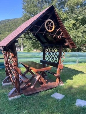 Vând foișor din lemn masiv-tip casuta