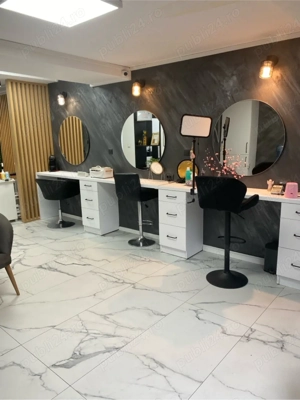 Vând spațiu comercial