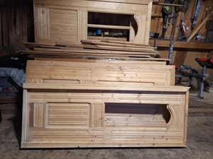 Vând Tâmplarie Uși Lemn masiv uscat de 20 ani.Detalii : 