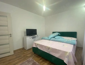 in BRASOV ofer chirie apartament cu 2 camere situat in Zona TRACTORUL