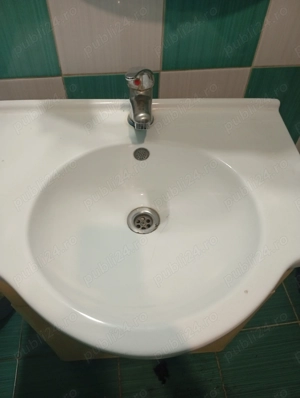 Vând chiuvetă pentru baie 
