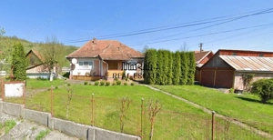 Gospodarie cu teren generos si constructii solide intr-o zona linistita - imagine 19