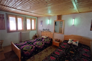 Gospodarie cu teren generos si constructii solide intr-o zona linistita - imagine 17