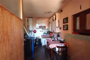 Gospodarie cu teren generos si constructii solide intr-o zona linistita - imagine 12