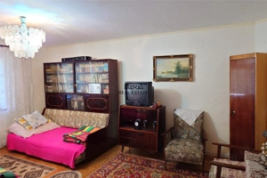 Gospodarie cu teren generos si constructii solide intr-o zona linistita - imagine 6