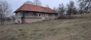 Casa batraneasca cu 1 hectar teren, zona de deal super linistita - imagine 2