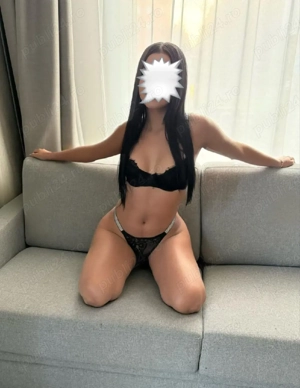 Brunetă New!! Mall Coresi