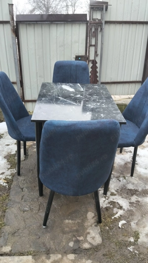 Vând masă cu scaune detali 