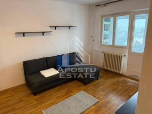 Garsoniera, etaj intermediar, situata in zona Girocului