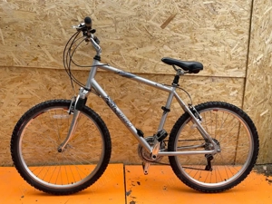 bicicleta raleigh voyager cadru aluminiu roti 26"