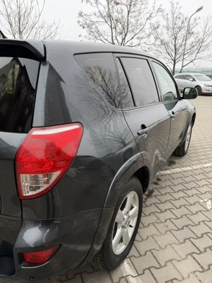 Toyota Rav 4 din 2006 - imagine 4