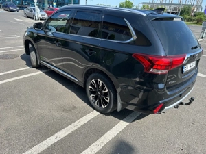 Mitsubishi Outlander PLUG IN HYBRID - imagine 3