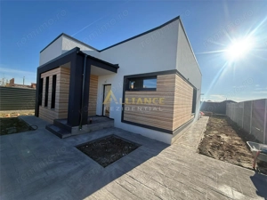 <Casa individuala parter> 4 camere 2 bai 371 mp teren