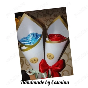 Aranjamente florale din saten 