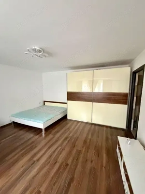 Proprietar Închiriez apartament o cameră zona centrală  - imagine 3