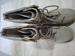 Vand bocanci piele întoarsă  diferite mărimi 