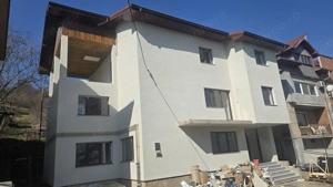 Vand apartament cu 3 camere in Deva, in Vila cu 3 ap, etaj 2, zona Cetatii Deva + 230 mp teren