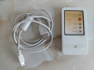 Vând iRiver E300 alb fără probleme + cablu de date BONUS [poze reale]