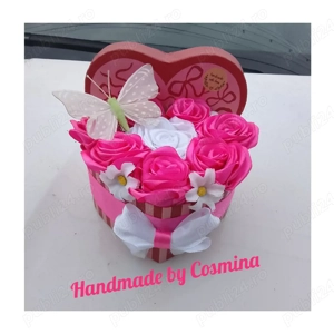 Aranjamente florale din saten 