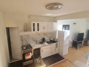 Casă individuală, compusă din 2 apartamente distincte: