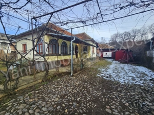 Casă de vânzare în comuna Corbeni, sat Oeștii Pământeni, județ Argeș.