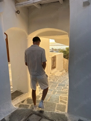 Băiat 19 ani disponibil pentru fete,doamne 