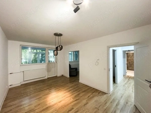 Apartament 3 camere cu 2 băi de vânzare Zona Moghioroș, metrou Raul Doamnei